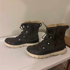 Sorel Dark Gray Winter Boots with Cream Sole